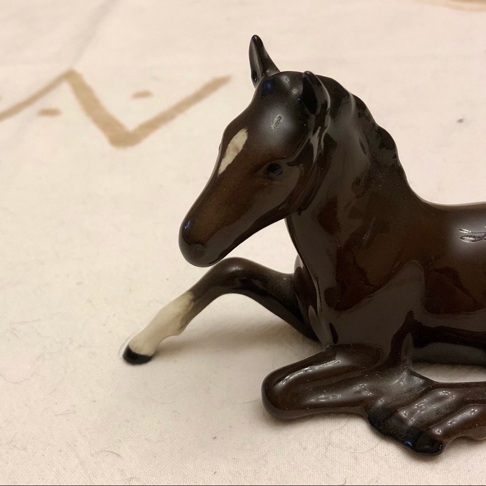 Royal Doulton Horse Foal (Lying Down) Figurine - Picture 8 of 10
